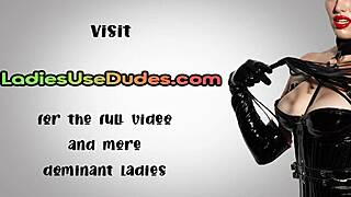 Femdom chicks peggen kerels kont in trio met speeltjes!