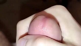 جلسة استمناء هاوية سريعة على كرسي