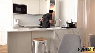 Hé, porte de travers mais trouvé la chatte parfaite, hein ?