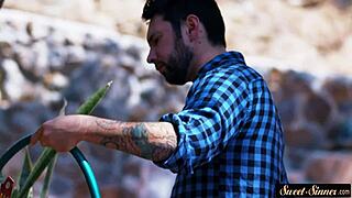 डिक राइडिंग मिल्फ बड़े लंड से जोरदार चुदाई की begging करती है, वाइल्ड राइड में चीखती हुई