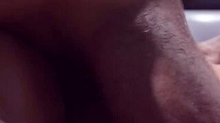 Pijatan minyak jadi titty fuck panas dengan milf montok