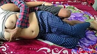 गाँव की लड़की ने गर्म कमरे में बड़ा लंड चूसा!