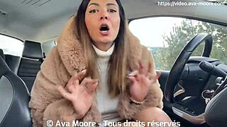 Ik orgasmeer met dildo langs de weg