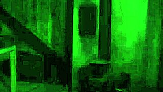 バストなレズビアン奴隷が残酷なフェムドムミストレスにハードに鞭打たれる。