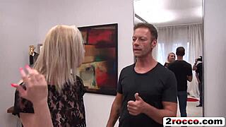 Luderagtig blond babe gagger på flere hårde pik