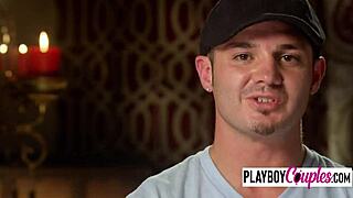 Vibe sensual swinger horny di orgi liar, pasangan terbuka lagi berhubungan.