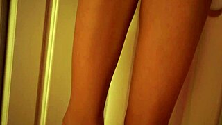 हे, इस हॉट लेटिना टीन को किचन में ब्लो जॉब देते हुए चेक करो। उसके नेचरल टिट्स एमेजिंग हैं एमेच्योर वाइब्स के साथ।