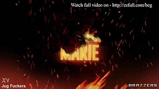 Gorąca blondynka wyruchana w dupę w bieliźnie i szpilkach.