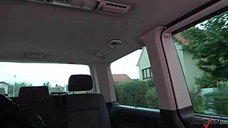 Yo, bu Asyalı güzeli minibüste vahşi bir sürüşe çıkarıyorum, adamım!