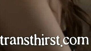 Carina vergine ragazza di chiesa cede alla tentazione con seduttore trans