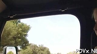 Hej sladká, ukáž piču na horúce vonkajšie jebanie!