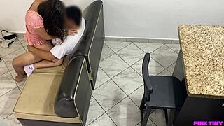 삼촌이 마사지 해준다더니 만지면서 나를 흥분시키네