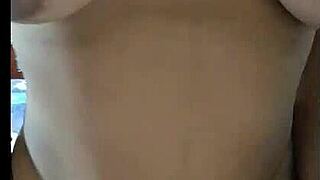 Rýchlo, nabúchaj moju latinskú pičku, než príde muž!