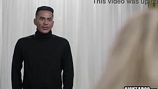 Milf Pristine Edge šukána dvěma bisexuálními chlapy užívajícími si jejich kurce