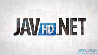 アジアンベイビーが二本のチンポで犯される