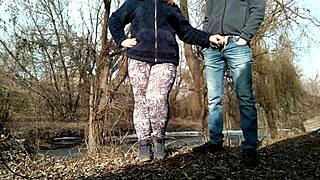 姑が野外でチンポを掃除機みたいに吸う！自家製ミルフフェラ