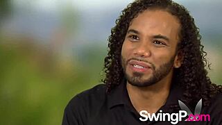 Vi elsker dampende softcore sex som et varmt sort swinger-par