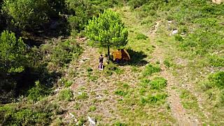 درون يلتقط زوجين يمارسون الجنس سراً في الهواء الطلق