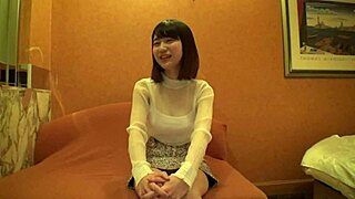 21歳の学生Shihoの初AV撮影、立ちバックと騎乗位で激しく突かれる！