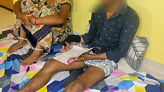 इंडियन स्टेप मॉम स्टडी सेशन को क्लियर हिंदी ऑडियो के साथ गाइड करती है