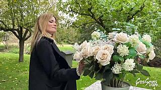 روز غورماند، الشقراء الرائعة في الملابس الداخلية، لا تستطيع مقاومة جلسات نيك مكثفة مع أسلوبها الأوروبي وصدرها الكبير