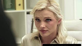 חורה משרדית קינקית זאזי סקים חושפת פטיש פיפי סודי