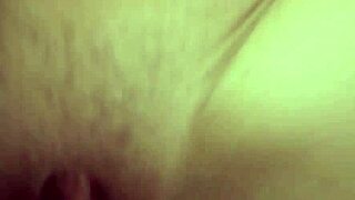 Moje horká nevlastní máma má velká prsa, která tvrdě poskakují, když na mě jezdí wow 😍