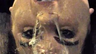 वाह, एमएस टी गले तक थ्रोट करती है मेस्सी डिल्डो प्ले के साथ वाइल्ड एक्शन में!