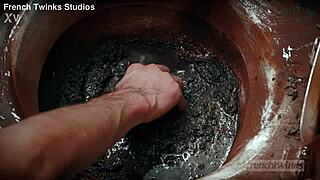 Hej, si že videl luštnega francoskega twinka, kako se razdivja? Kaj meniš o tej vroči parodiji?