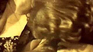 ビンテージポルノが激しい3Pと生アナル突きで爆発、retroスタイル