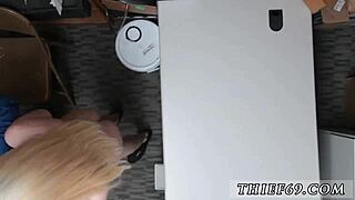 חיפוש גופני של שוטרים הופך לזיון קשה של שוטר עם פושע