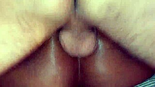 Sorte tøser nyder stram fisse-leg i vild orgie-firkanter