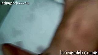 أخذت بنت زوجتي للفندق ونكت كسها وطيزها تحب الشرج