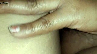 क्या तुम कल्पना कर सकते हो मेरा गरम कुम बीवी की टाइट चूत को भर रहा है, गंद मारने के बाद?