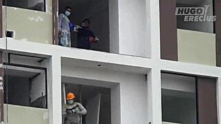 Tetangga Kasih Kejutan Basah ke Tukang Cuci Setempat