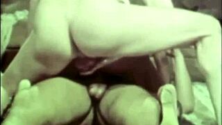 Vzácná vintage mezirasová trojka s černým párem a bílým hřebcem