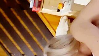 Sarışın MILF eğilmiş amatör gangbang sakso için