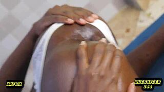 Эбони-тинейджер 18+ любит, когда ей трахают жопу на кухне перед едой