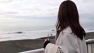 看老婆在内射时喷水太热了。她的沮丧变成狂野快感！