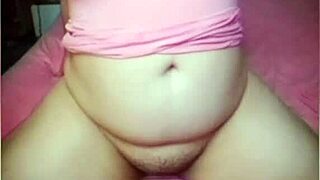 ทำไมหน้าอกอร่อยของอันนา บลูถึงยังเย้าเราอยู่แบบนี้? สนใจยัง?