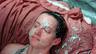 Sakra, podělal jsem tohle falešné bukkake video, ale je to pořád horké, ne?