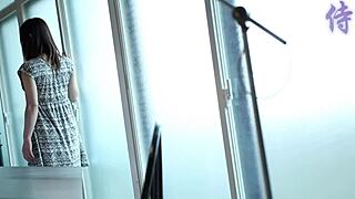 变态亚洲妹后入式狂野玩！