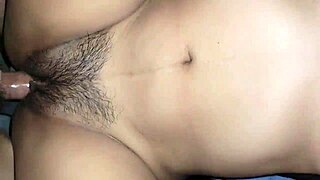 Cuñada levitti jalat ja aneli cuñadolta syvää, herkullista penetraatiota