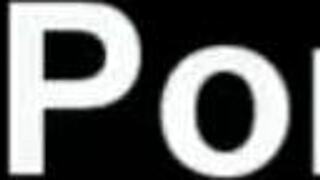 Wow, vezi hipioata asta păroasă cum primește o scufundare în muff!