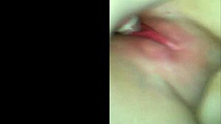 ลีบรีซี่ สาวอายุน้อยกับหน้าอกและก้นใหญ่ รับควยแข็งและพ่นน้ำ