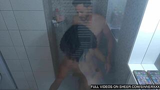 MILF Kiki Minaj взима грубо ебоново блъскане в душа