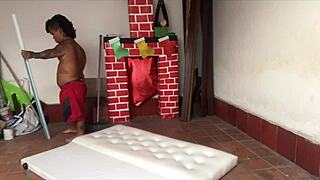 Ей, къщата е празна, ела да се ебем на терасата, ще ти смуча този горещ задник!