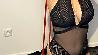 Třes mnoha orgasmů v bondage hře