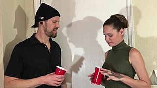 Monica Sexxxton folosește ChatGPT să obțină futut în hotel fierbinte.