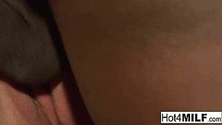 Гореща кугар поглъща голям черен кура в див сеанс